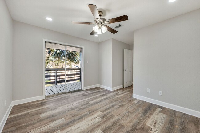 Building Photo - 1005 Summer Ct Cir