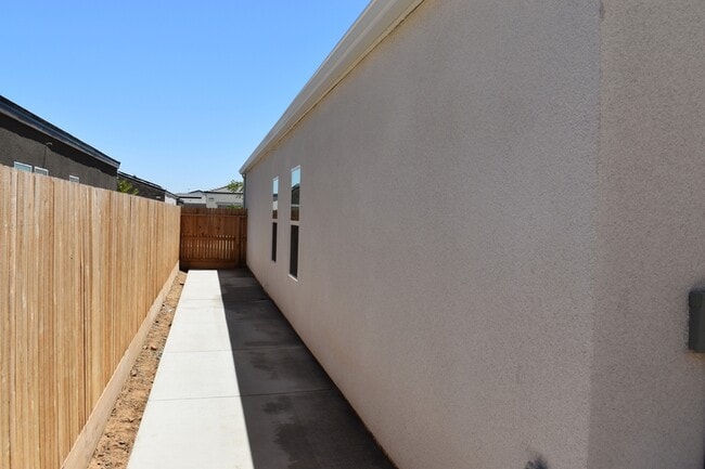 Building Photo - 4481 N San Miguel Ave