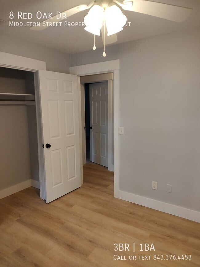 Building Photo - 8 Red Oak Dr