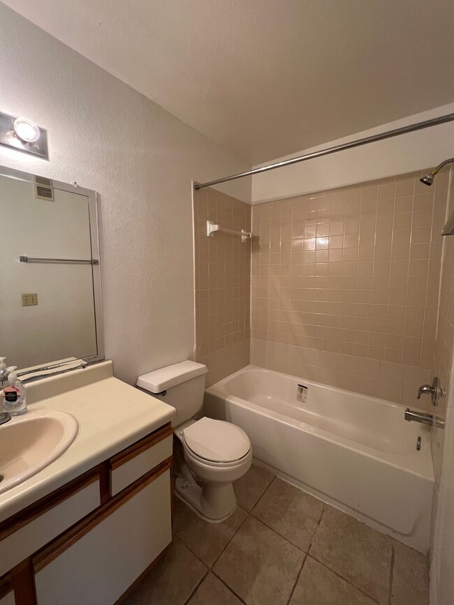 Building Photo - METRO WEST 2 BEDROOM 2 BATH CONDO FOR RENT...