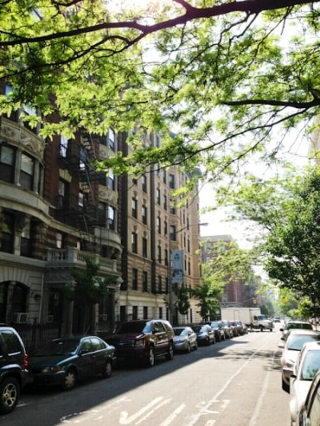 Building Photo - 230 W 113th St