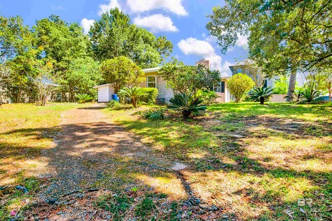 Building Photo - 703 Belrose Ave