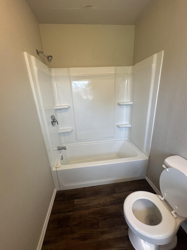 Building Photo - 632 Ramblin Oaks Dr