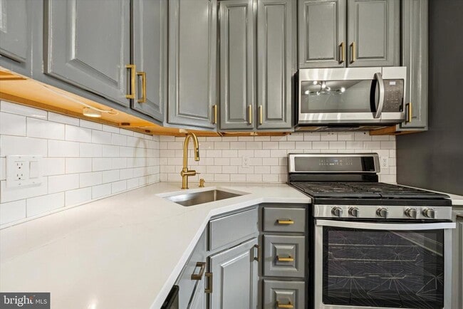 Building Photo - 2814 W Stiles St