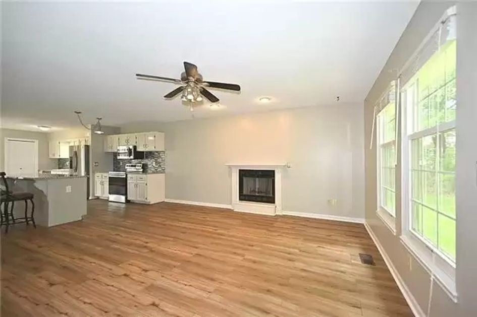 Building Photo - 1102 Hampton Dr