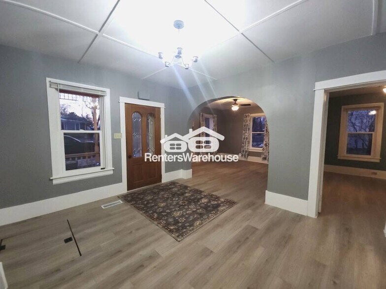 Building Photo - 1426 Douglas St