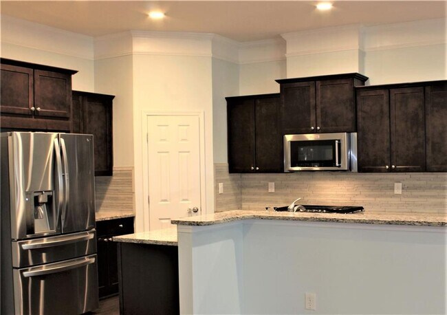 Building Photo - 2503 Norwood Dr SE