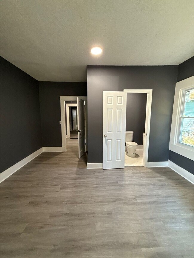 Building Photo - Fully Renovated Home in Binghampton – Section 8 Welcome!