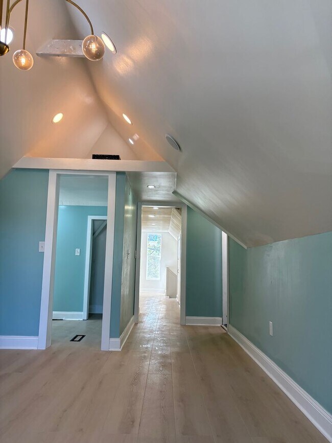 Building Photo - Jefferson 3