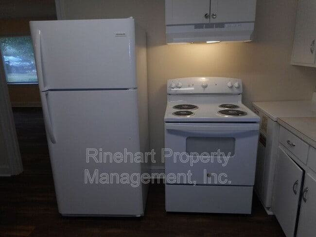 Building Photo - 408 Cummings St