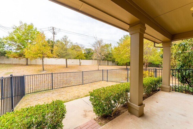 Building Photo - Stunning North-Austin  2/2.5 Home