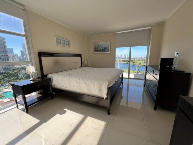 Building Photo - 3731 N Country Club Dr