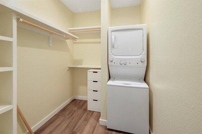 Building Photo - 337 Wilbarger Point