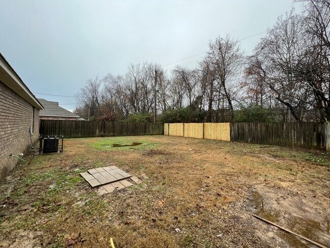 Building Photo - 2607 Parkview Memphis, TN 38128