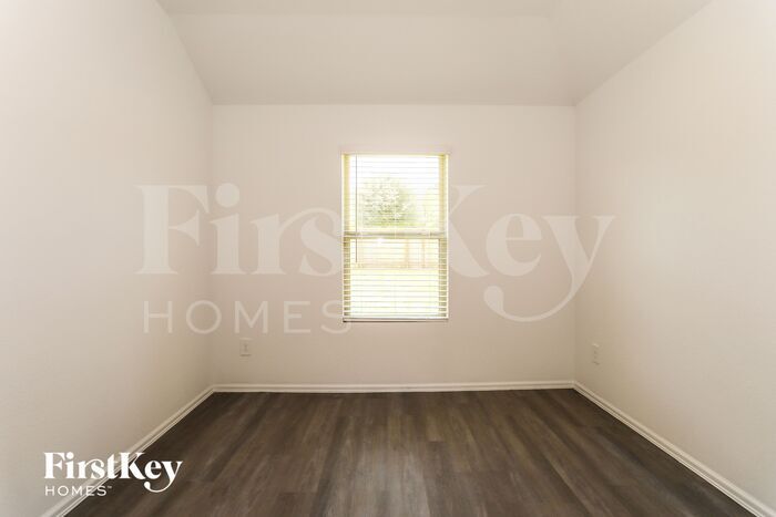 Building Photo - 932 Pickering Oak Row