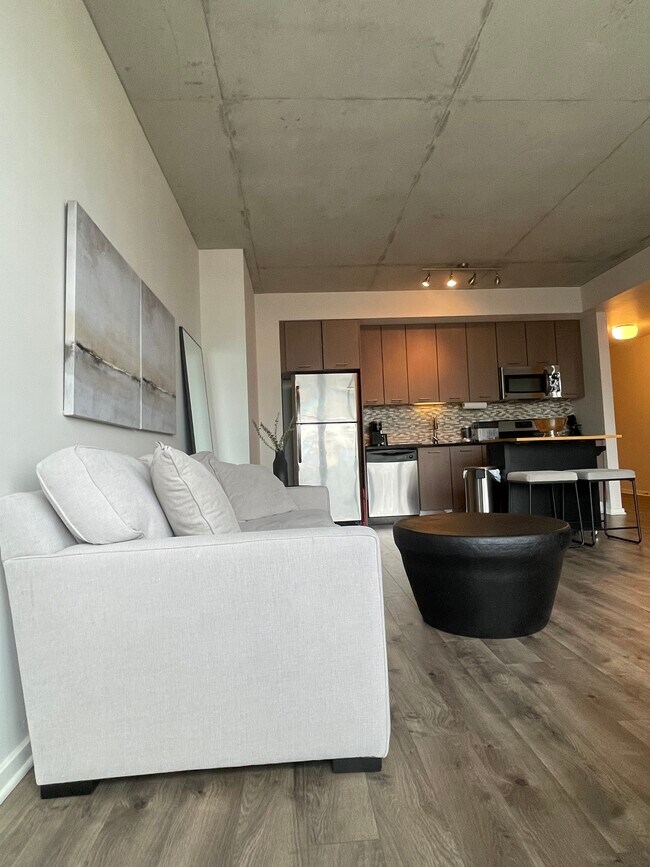 Building Photo - 659 W Randolph St