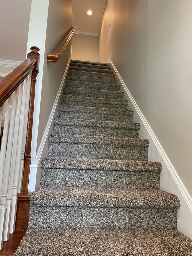 Building Photo - Lakeside Lviing in Loudon