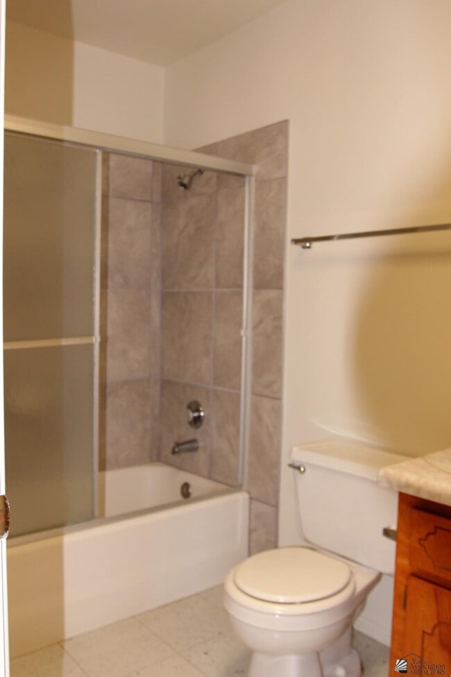 Building Photo - 1600 S 46th Dr