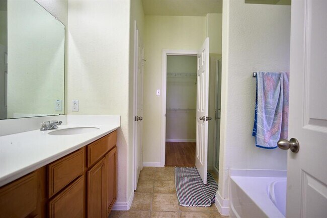 Building Photo - 10027 Deer Track Ct