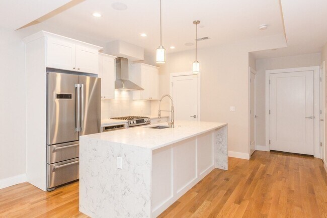 Building Photo - 275 Old Colony Ave