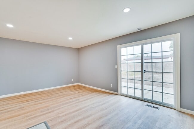 Building Photo - 1660 S Capitol Ave