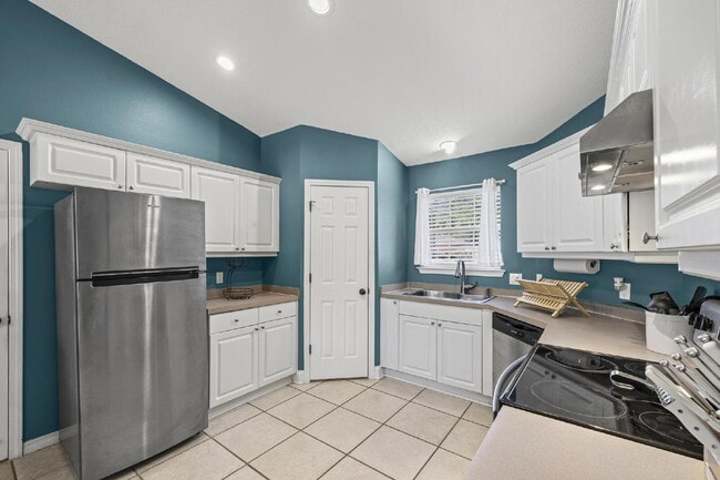 Building Photo - Pet Friendly 3-bedroom, 2-bath brick home with an office in southwest Pensacola