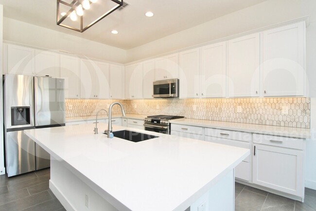 Building Photo - 3859 East Fiesta Flower Lane