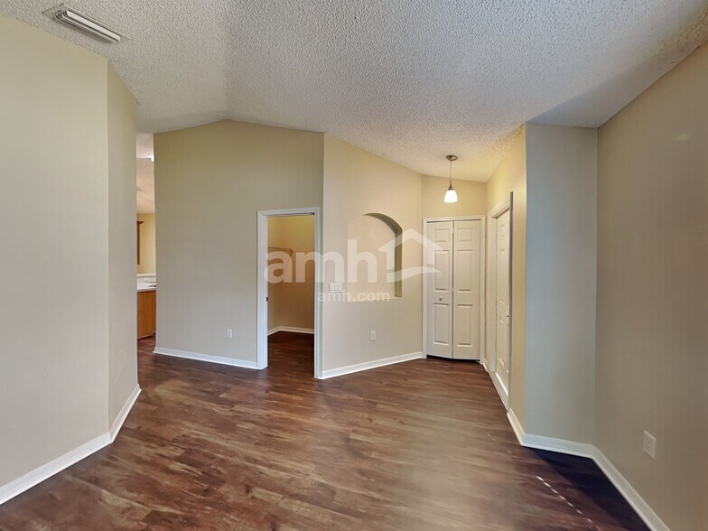 Building Photo - 635 Sedgewood Cir