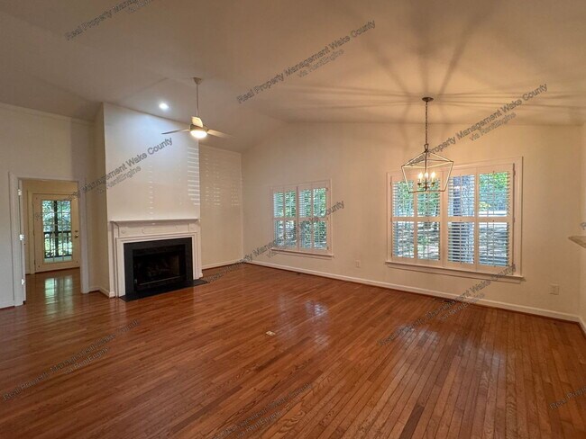 Building Photo - 100 Halsmer Ct