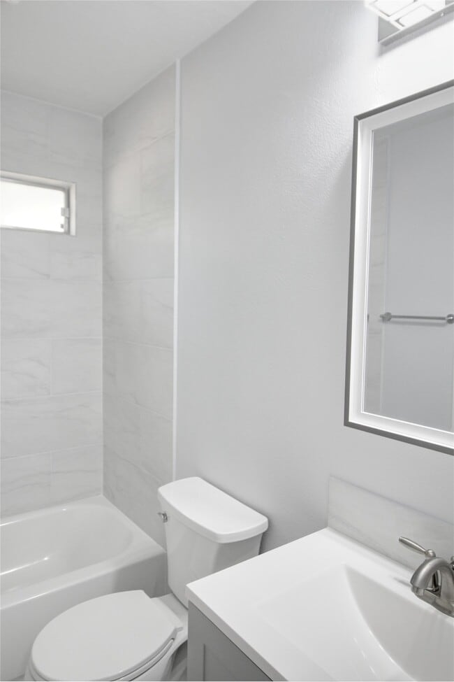 Building Photo - 28 E Brookberry Ct
