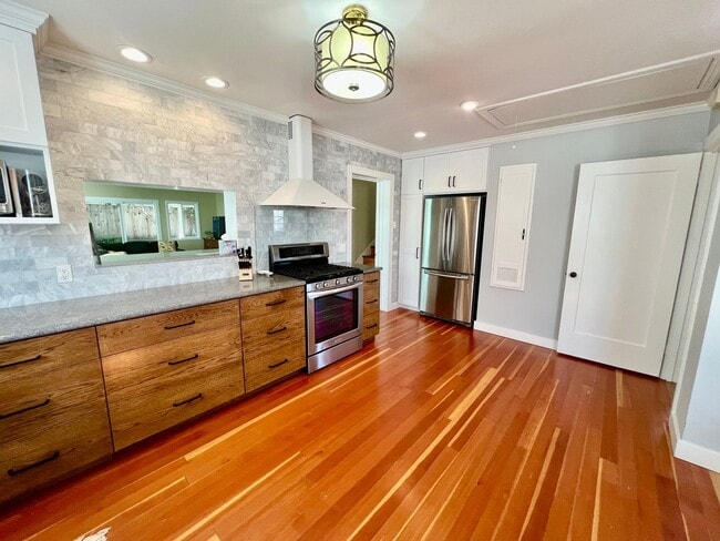 Building Photo - Charming Furnished Home in PG available May 01, 2026!