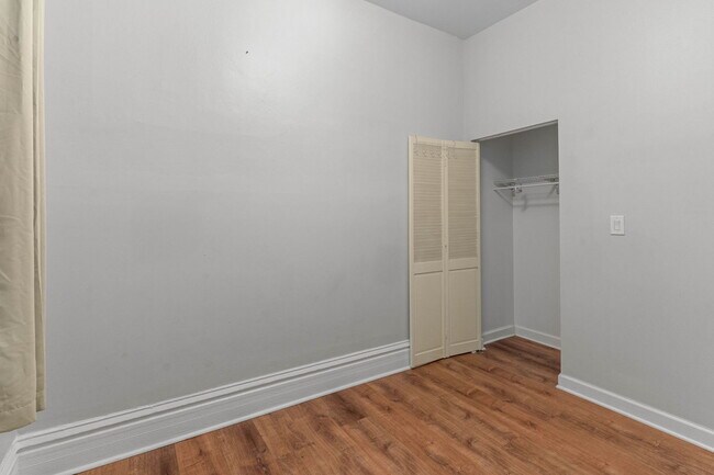 Building Photo - 2139 W Chicago Ave