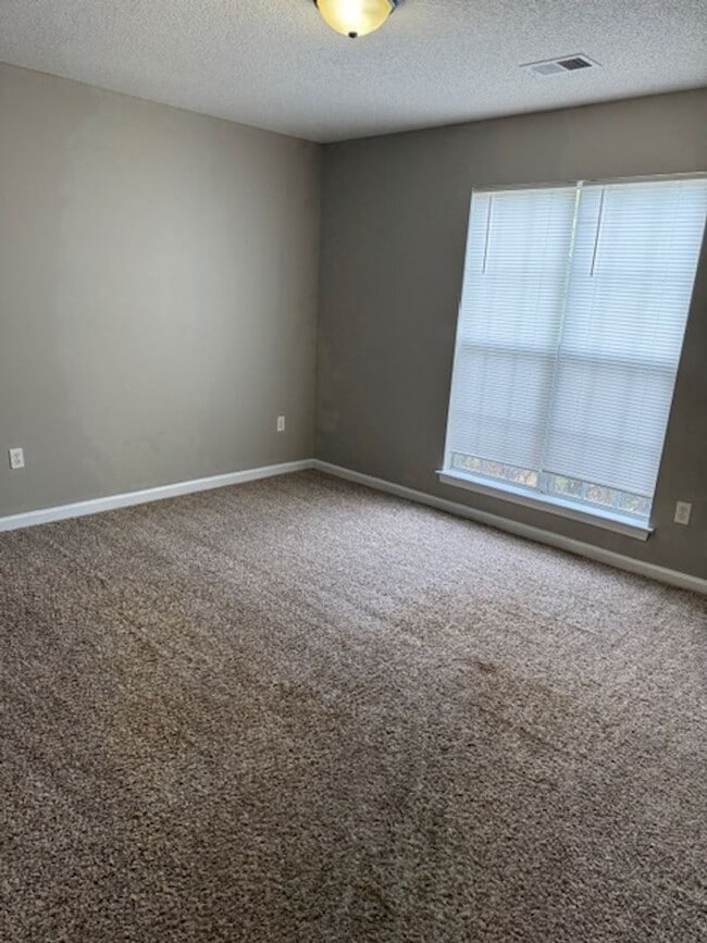 Building Photo - Renovated 2 Bedroom 2 Bath Home for Rent!!