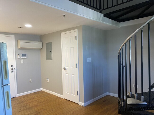 Building Photo - 94 4th Ave