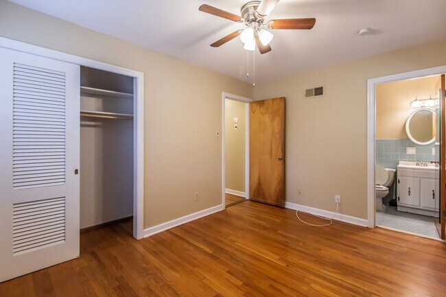 Building Photo - Lovely Large 3 Bedroom 1 1/2  Bath Ranch Style Home