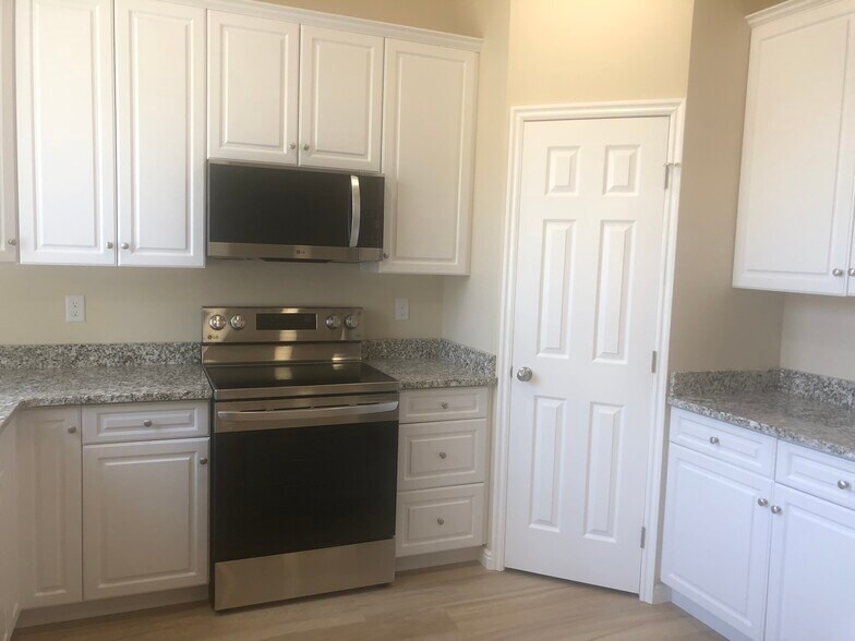 kitchen and pantry - 454 E 850 S