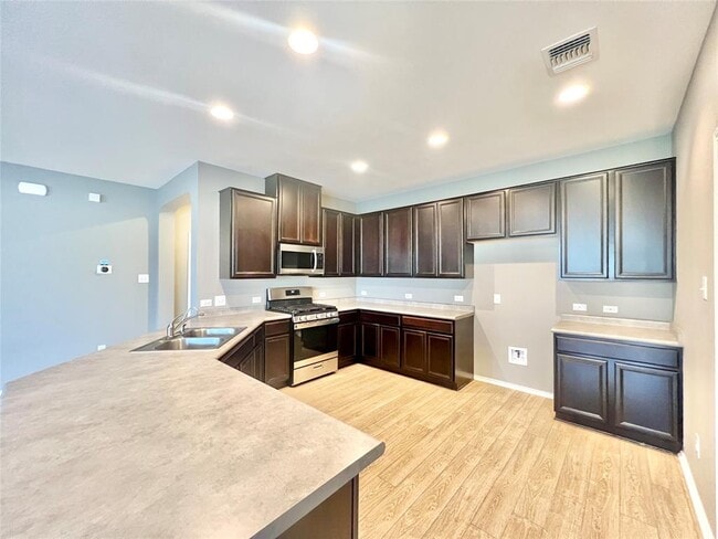 Building Photo - 5813 Sardinia Dr