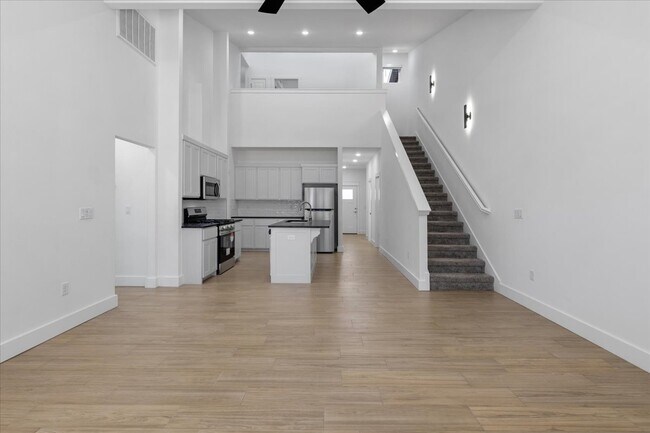 Building Photo - 717 Sun Meadow Dr