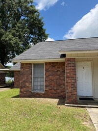 Building Photo - 2303 N Davis St