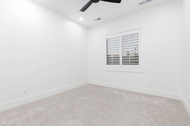 Building Photo - Gorgeous single story with RV Garage in Majestic Fields