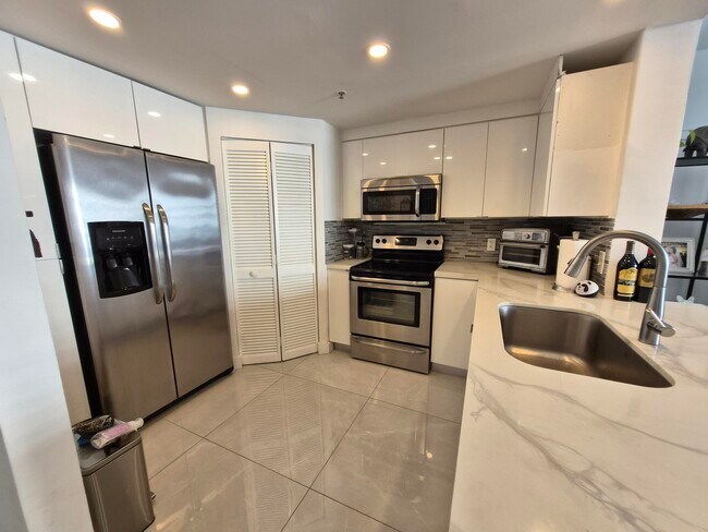 Building Photo - 701 Brickell Key Blvd