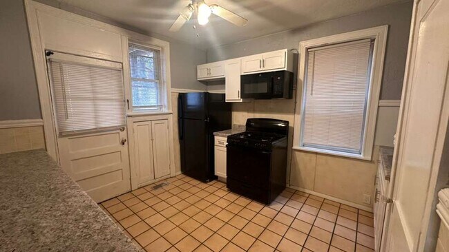 Building Photo - 5042-5044 Pernod Avenue