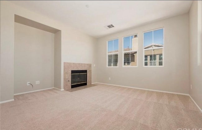 Building Photo - 1800 E Lakeshore Dr