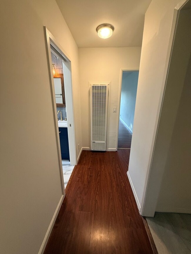 Building Photo - Three bedroom home in Long Beach available to rent now!