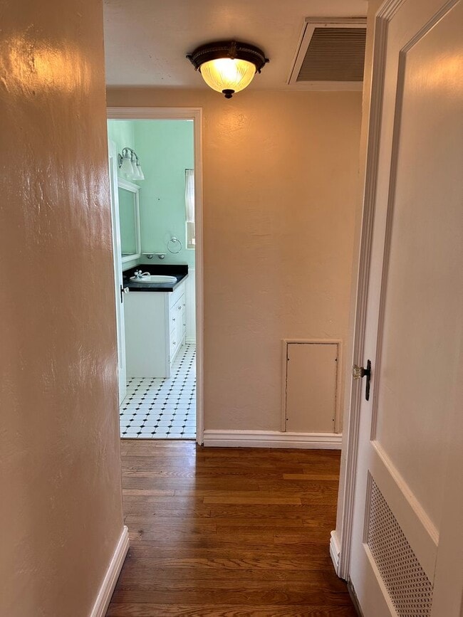 Building Photo - *** COMING SOON***3 Bedroom 1 1/4 Bath Hom...