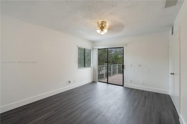Building Photo - 9587 SW 148th Ave
