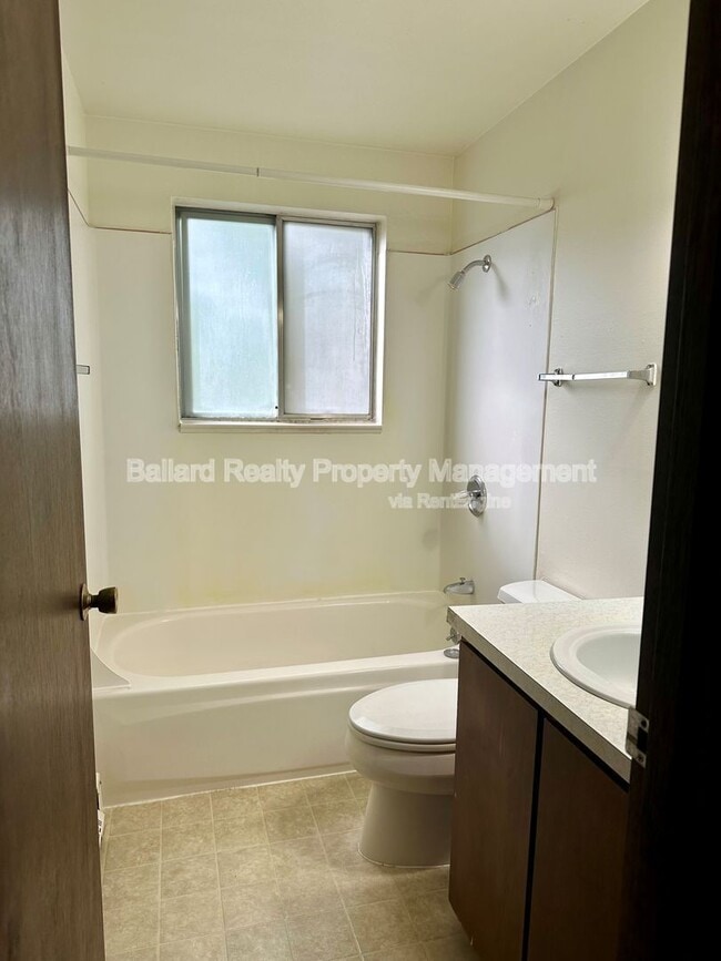Building Photo - 2015 NW 62nd St