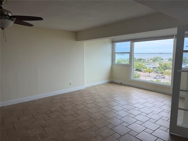 Building Photo - 33 S Gulfstream Ave