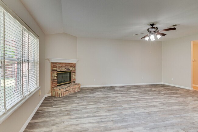 Building Photo - 6718 Valley Branch Dr