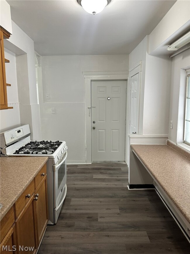 Building Photo - 3384 W 63rd St